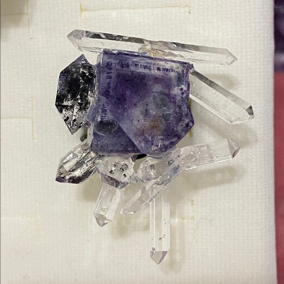 Multicolor Crystal Cluster statement ring - Picture 2 of 13